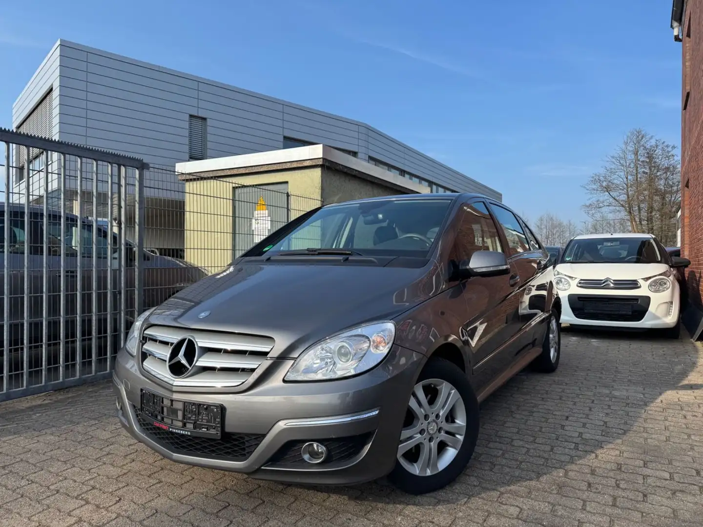 Mercedes-Benz B 170 B -Klasse B 170 SITZHEIZ. FREISPRECH KLIMA Gri - 1