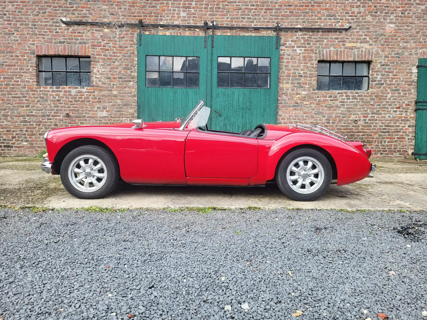 MG MGA 1600 Roadster 1,8 MGB Motor Červená - 1