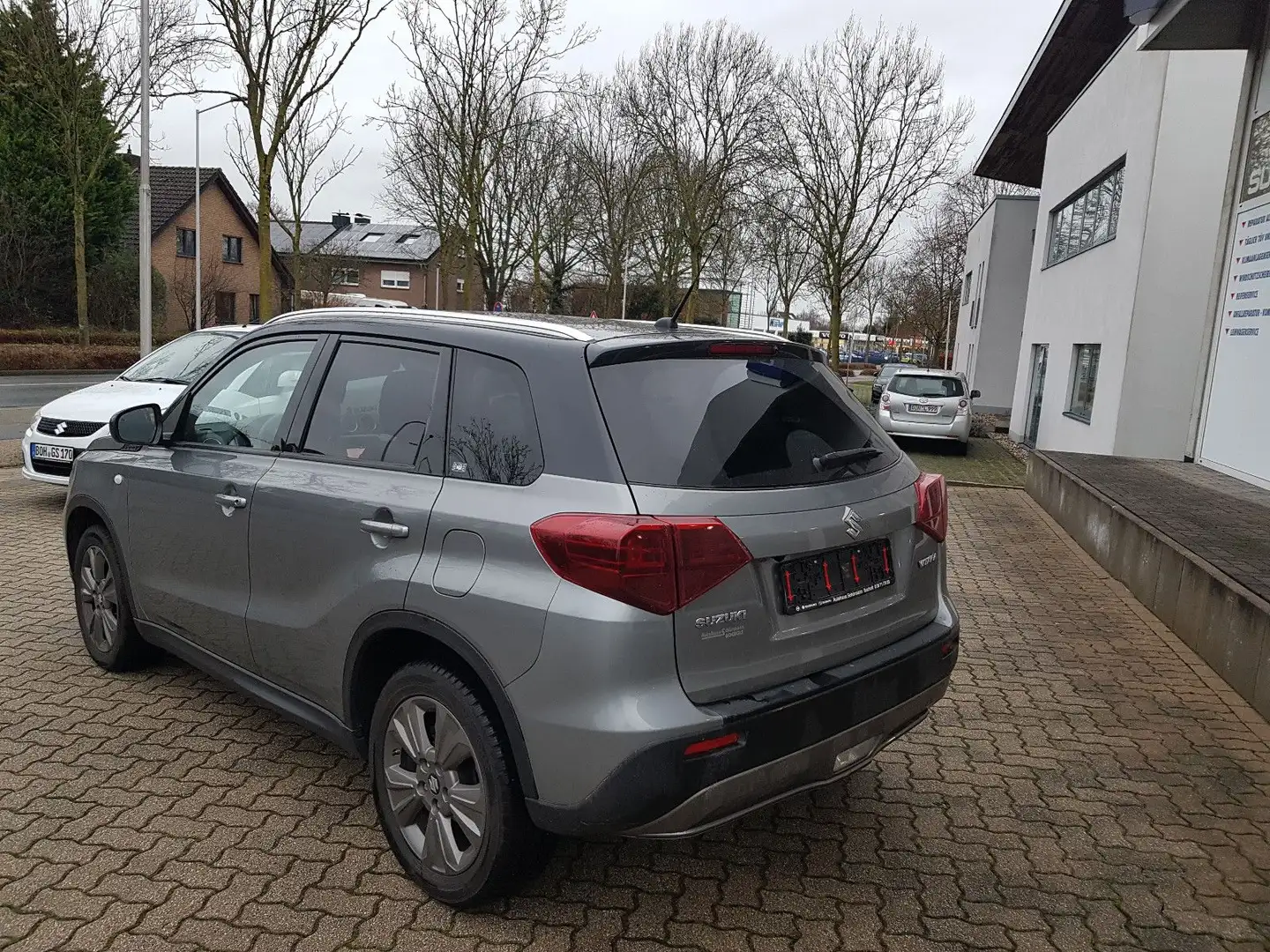 Suzuki Vitara 1.0 BOOSTERJET Comfort Grau - 2