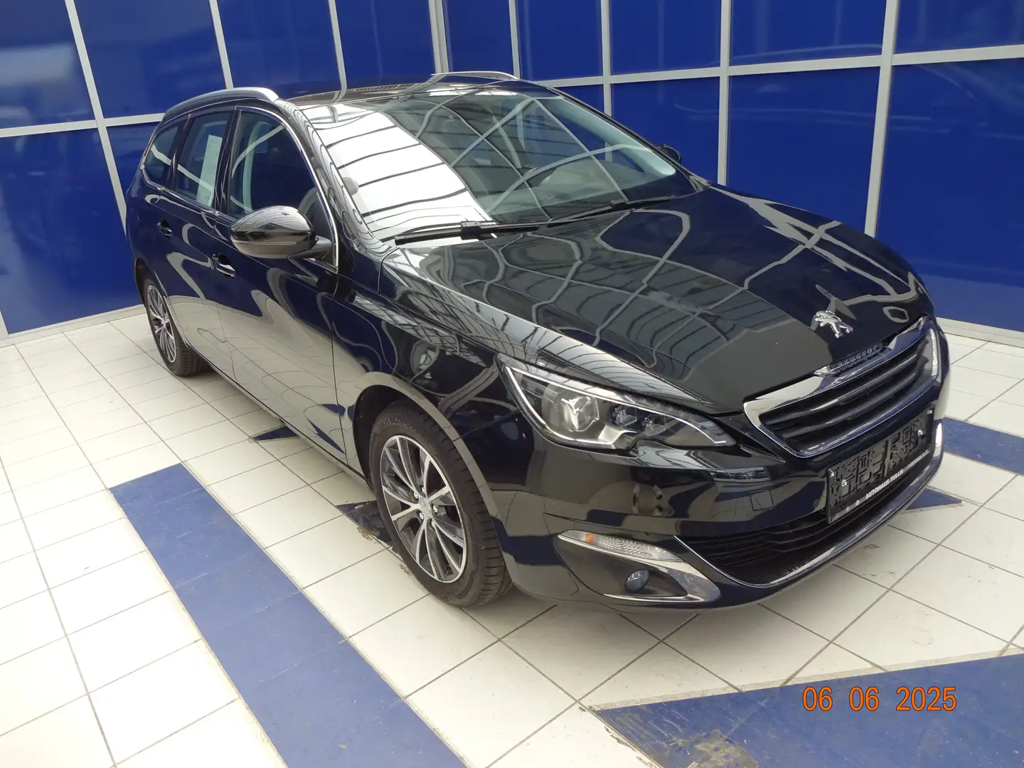 Peugeot 308 SW 1,6 BHDI  100 Allure S Schwarz - 1