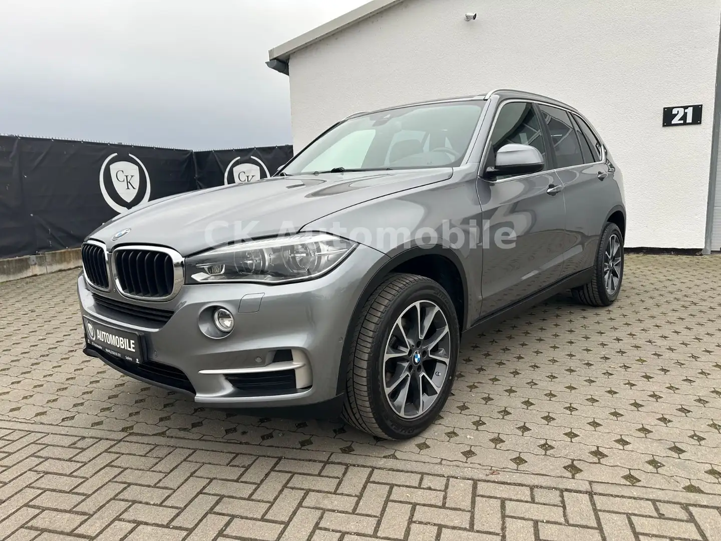 BMW X5 xDrive30d/Navi/Head-Up/Pano/360°Kam/AHK Gris - 1