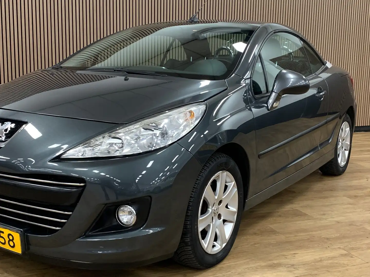 Peugeot 207 CC 1.6 VTi Grijs - 2