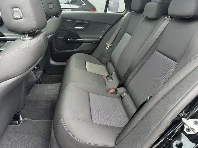 Mercedes-Benz C-Class view 11