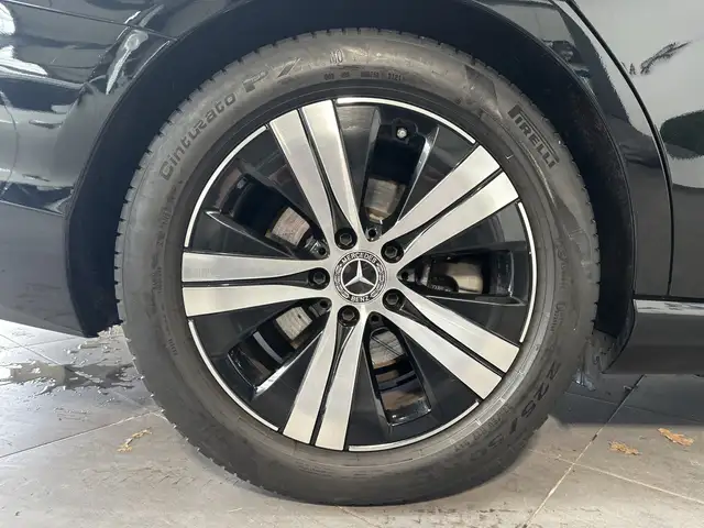 Mercedes-Benz C-Class view 3