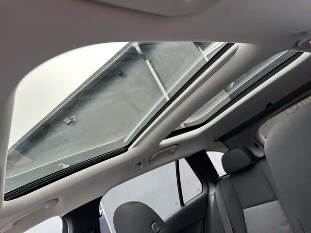 Mercedes-Benz C-Class view 16
