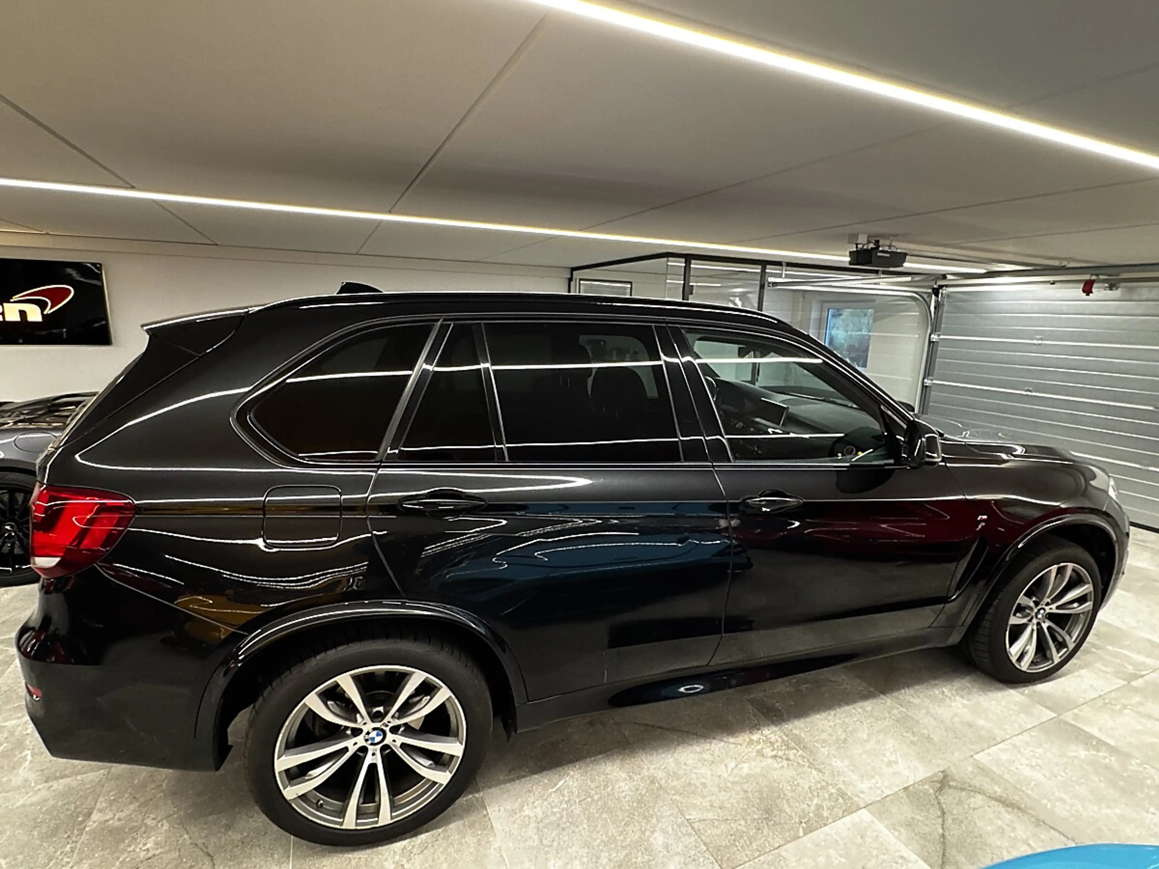 BMW X5 xDrive30d Aut. M-Paket Pano 20 Zoll AHK ACC — photo 14