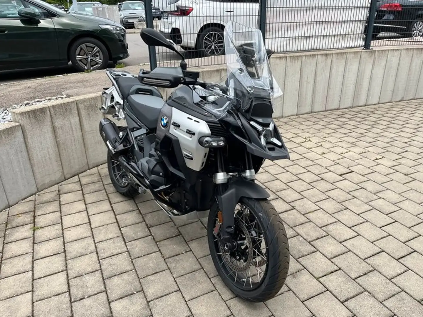 BMW R1300 GS Adventure inkl. Jekill & Hyde Auspuff Schwarz - 2