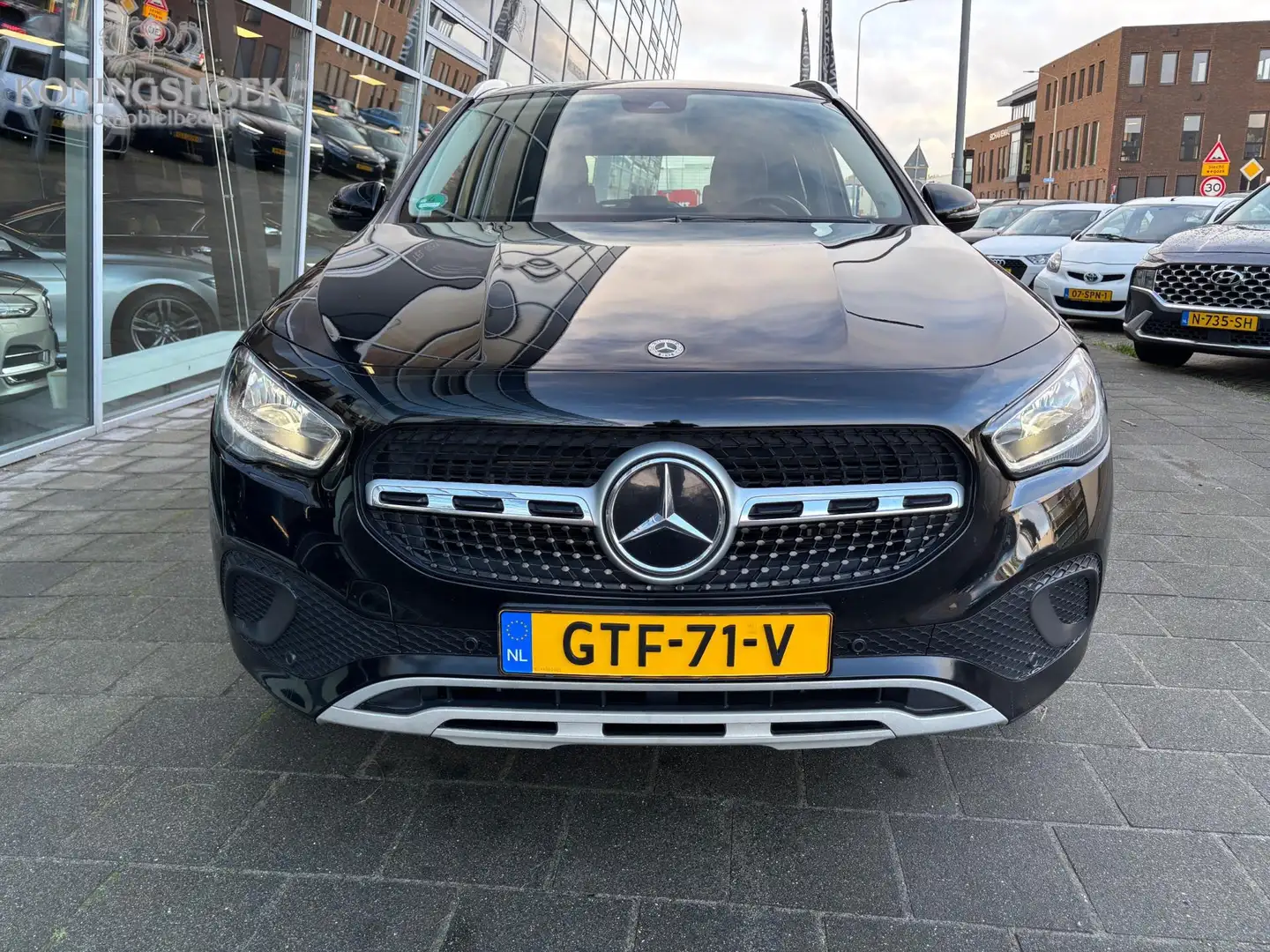 Mercedes-Benz GLA 250 e Business Line Zwart - 2
