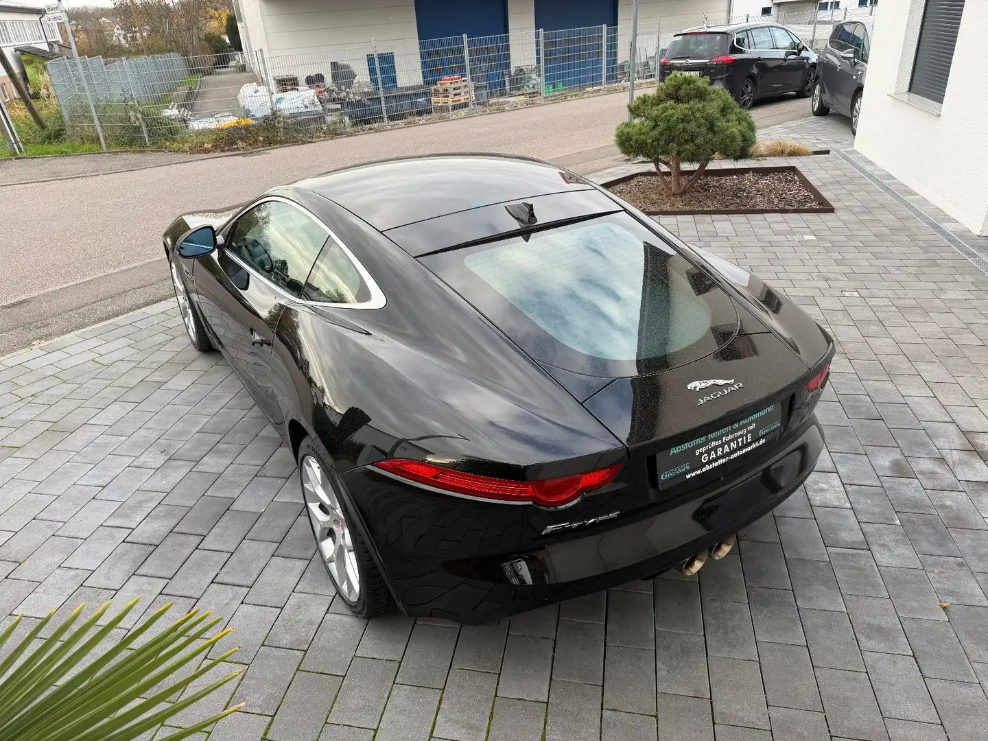 Jaguar F-Type Coupe 3.0 V6 Schwarz - 2