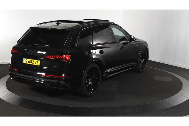 Audi Q7 60 TFSI e Quattro Pro Line S Competition — photo 3