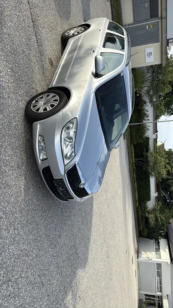 Skoda Octavia Combi 1,6 Twenty TDI DPF Gris - 1