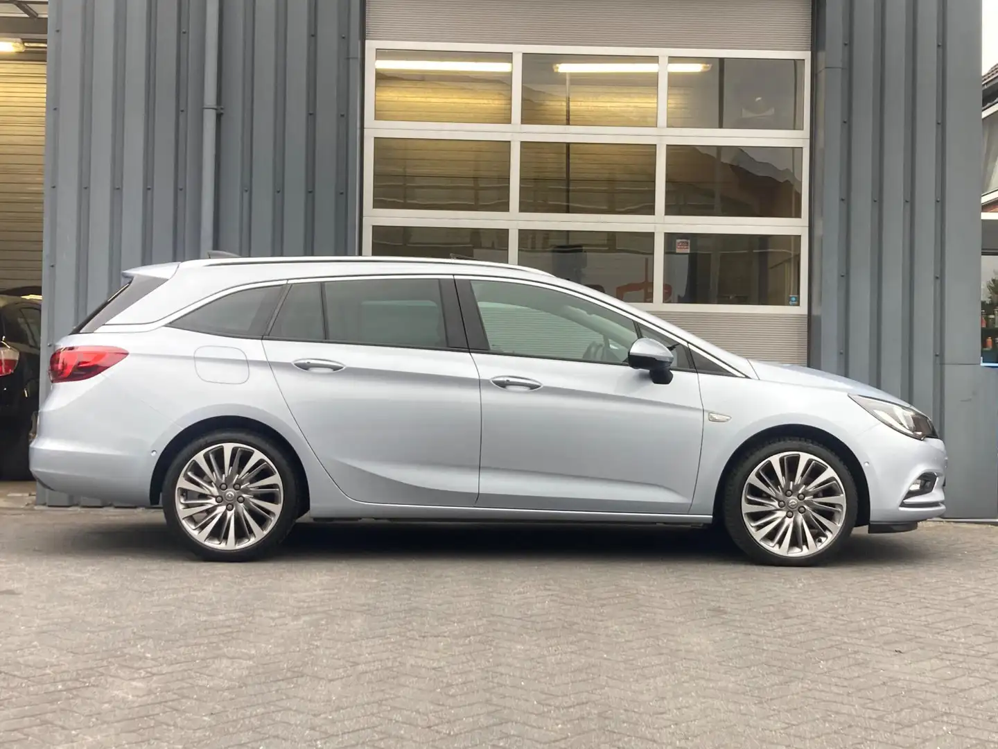 Opel Astra Sports Tourer 1.4 Innovation Automaat Navi Cruise Grijs - 2