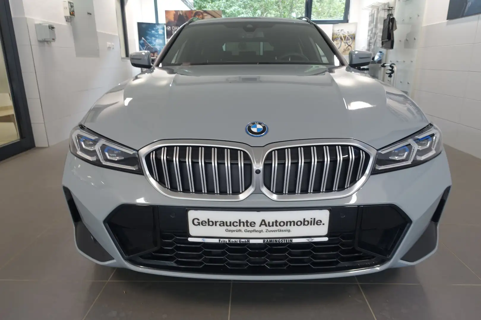 BMW 330 e xDrive M-Sport Grau - 2