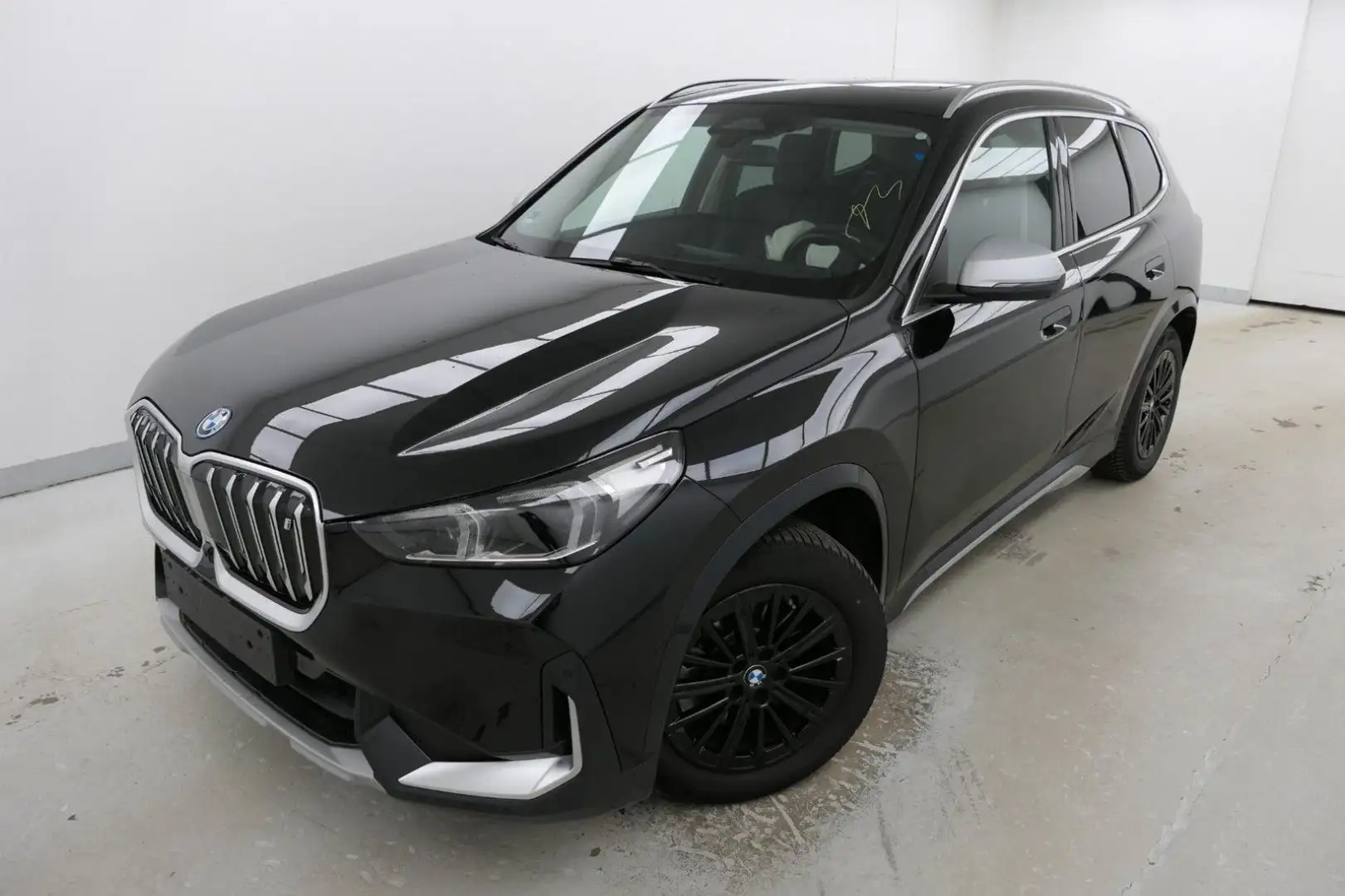 BMW iX1 30 xDrive xLine ACC 360° HuD Pano H/K Memory Noir - 1