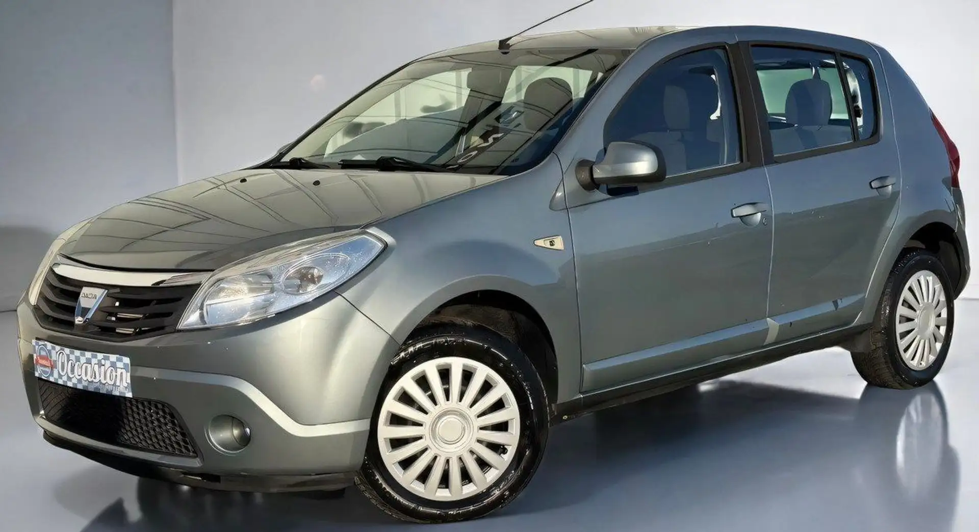 Dacia Sandero (B90) 1.2i 16V - 75ch (5 cv) - BVM5 - 5 Portes - Lauréate %2B PACK CLIM %2B 129 000KM Gris - 1