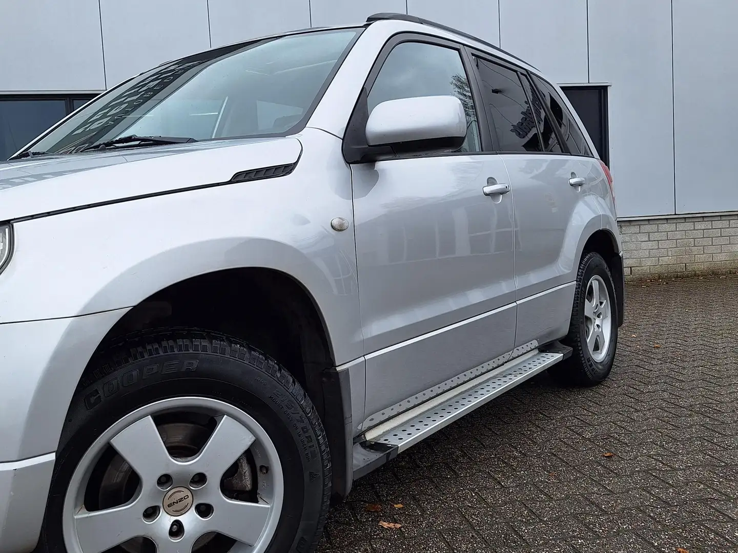 Suzuki Grand Vitara 2.0-16V JLX AUTOMAAT TREKHAAK APK tot 13 DEC Grijs - 2