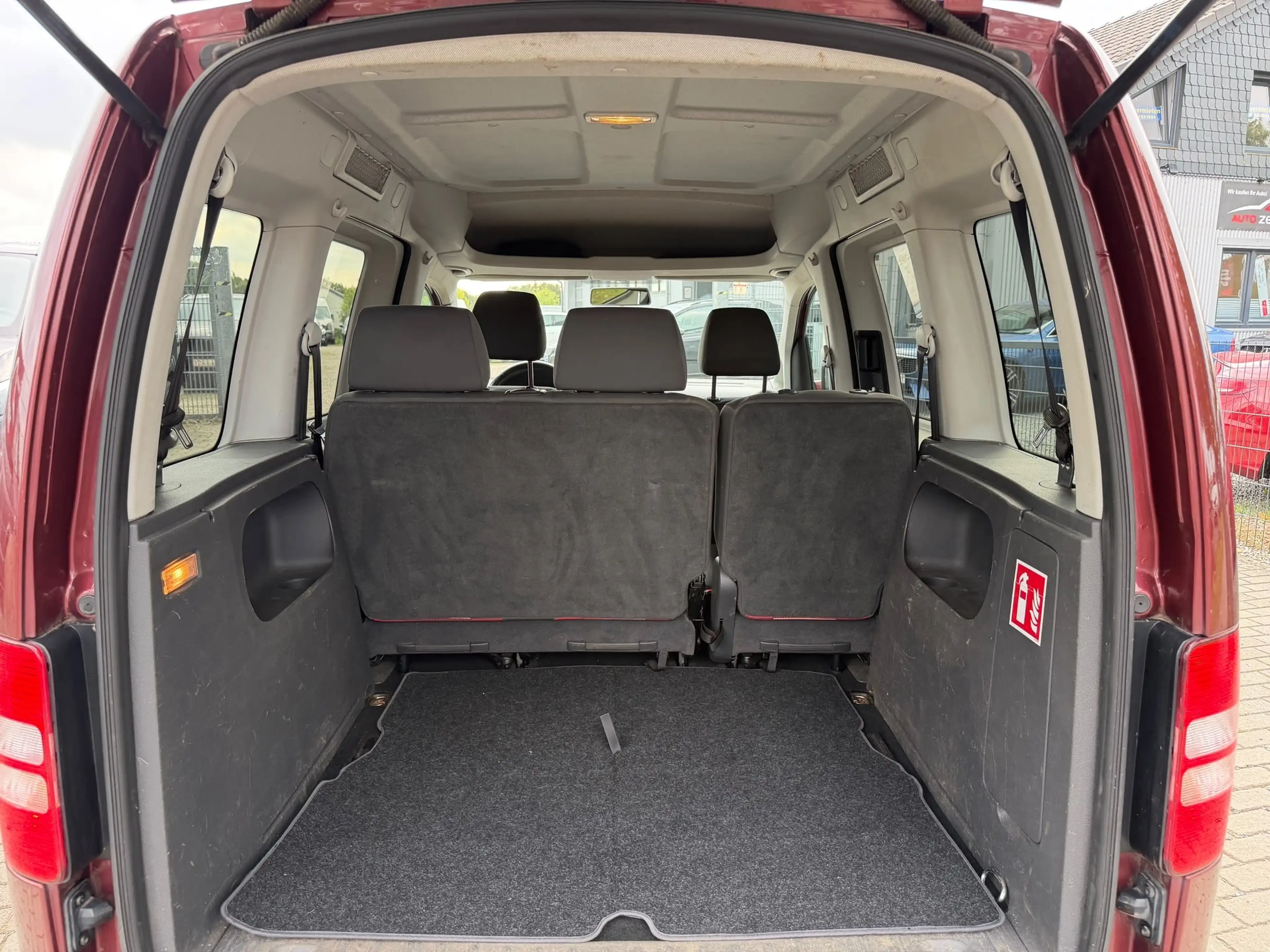 Volkswagen Caddy 1.6 TDI Roncalli Edition 7-Sitze Sitzhzg — photo 6