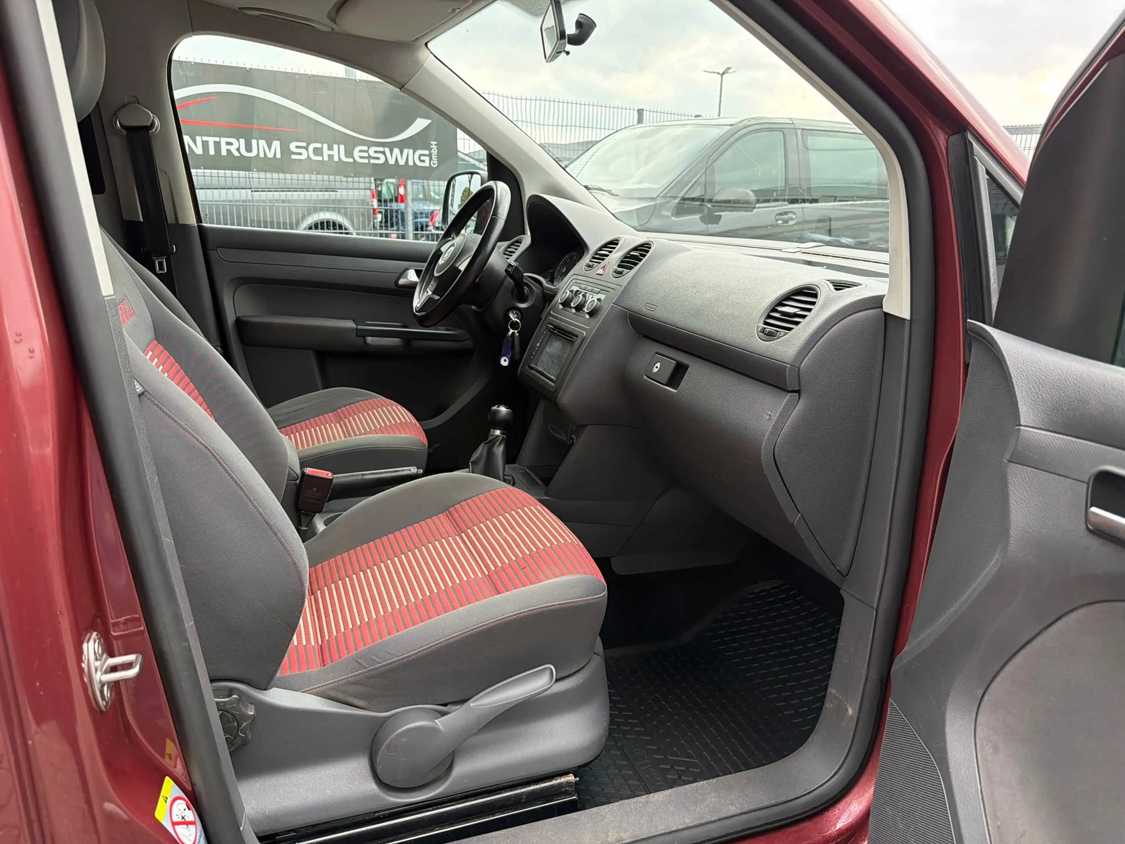 Volkswagen Caddy 1.6 TDI Roncalli Edition 7-Sitze Sitzhzg — photo 11