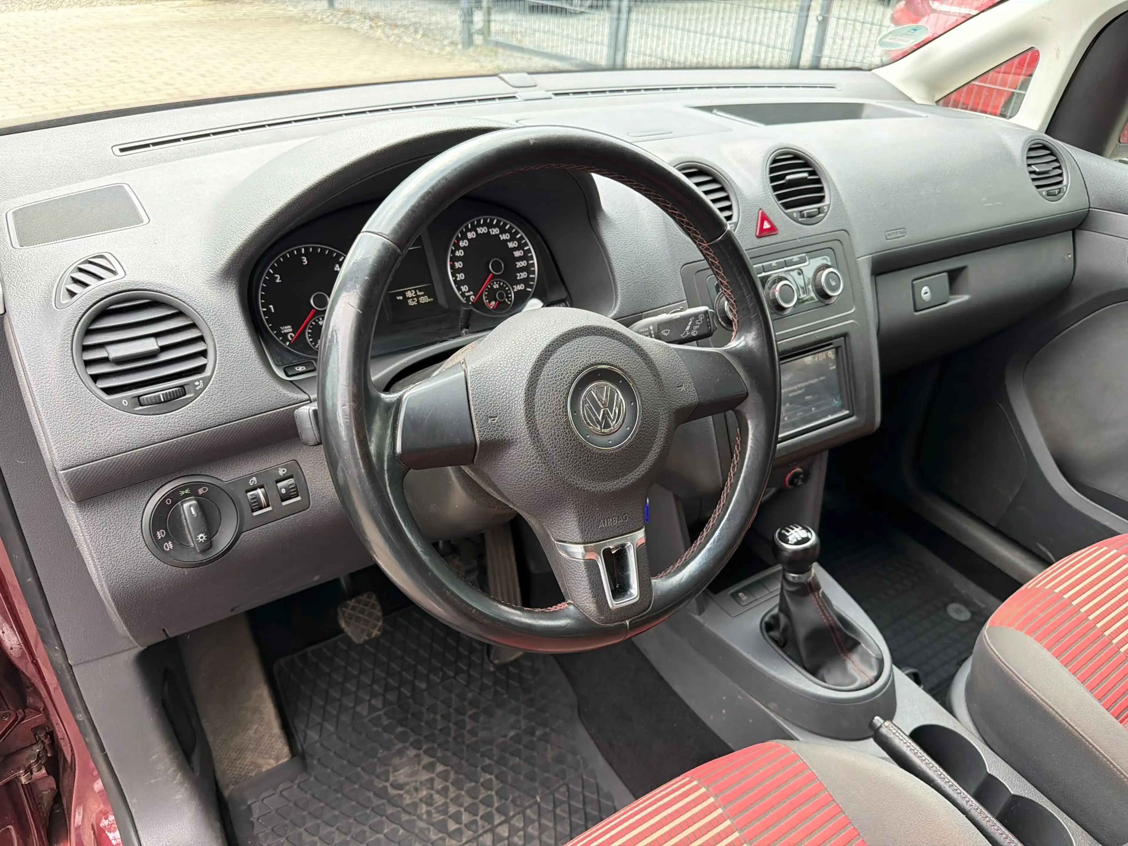 Volkswagen Caddy 1.6 TDI Roncalli Edition 7-Sitze Sitzhzg — photo 10