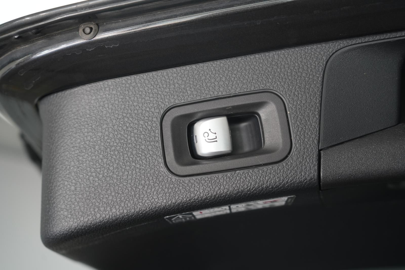 Mercedes-Benz C 220 d T 9G-Tronic Night Edition AMG Line AHK/A — photo 9