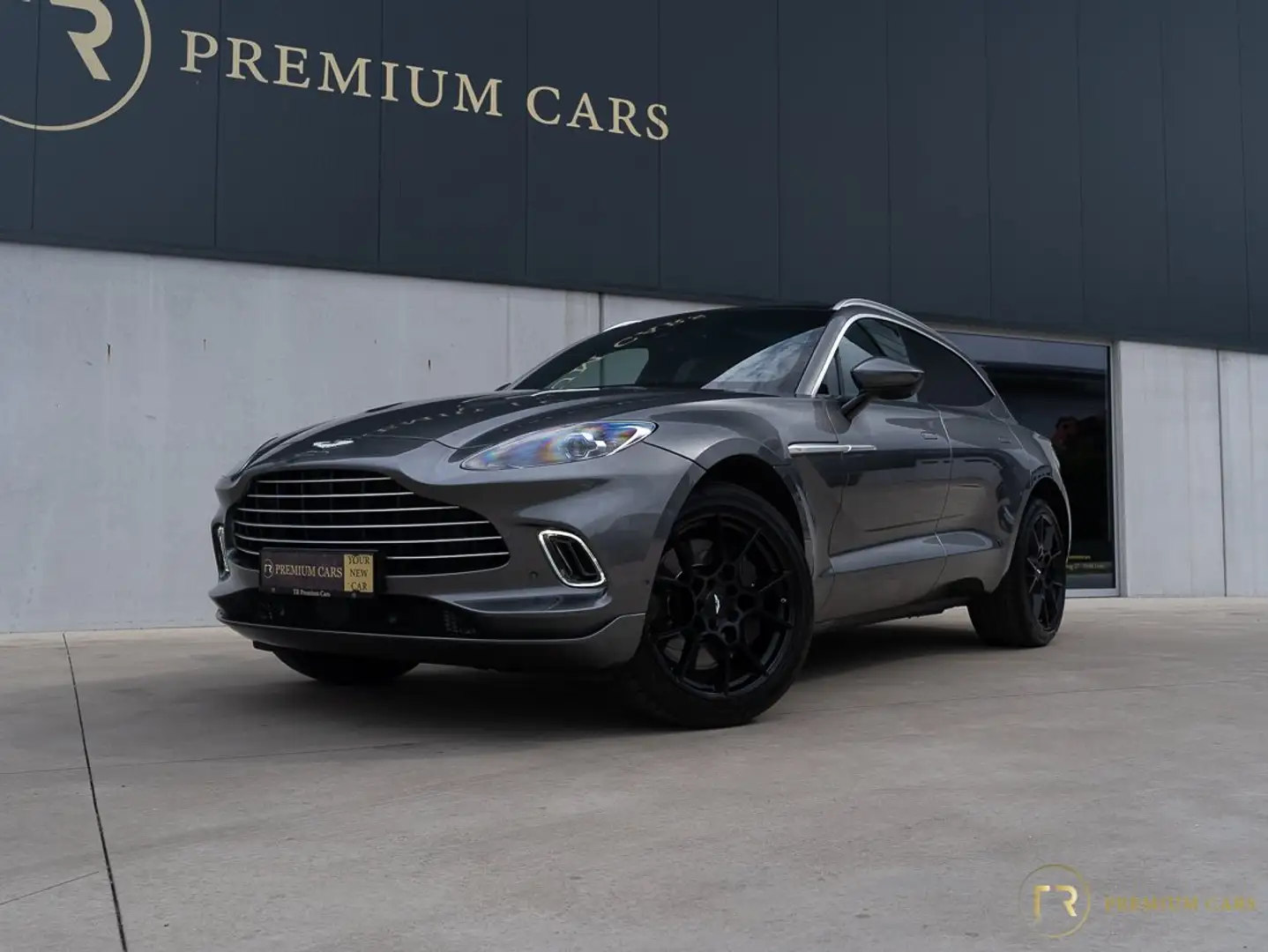Aston Martin DBX Pano l V8 l Ventilated Seats l 22" Satin Black - 2