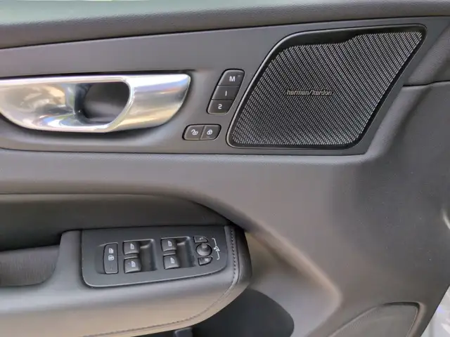 Volvo XC60 view 12