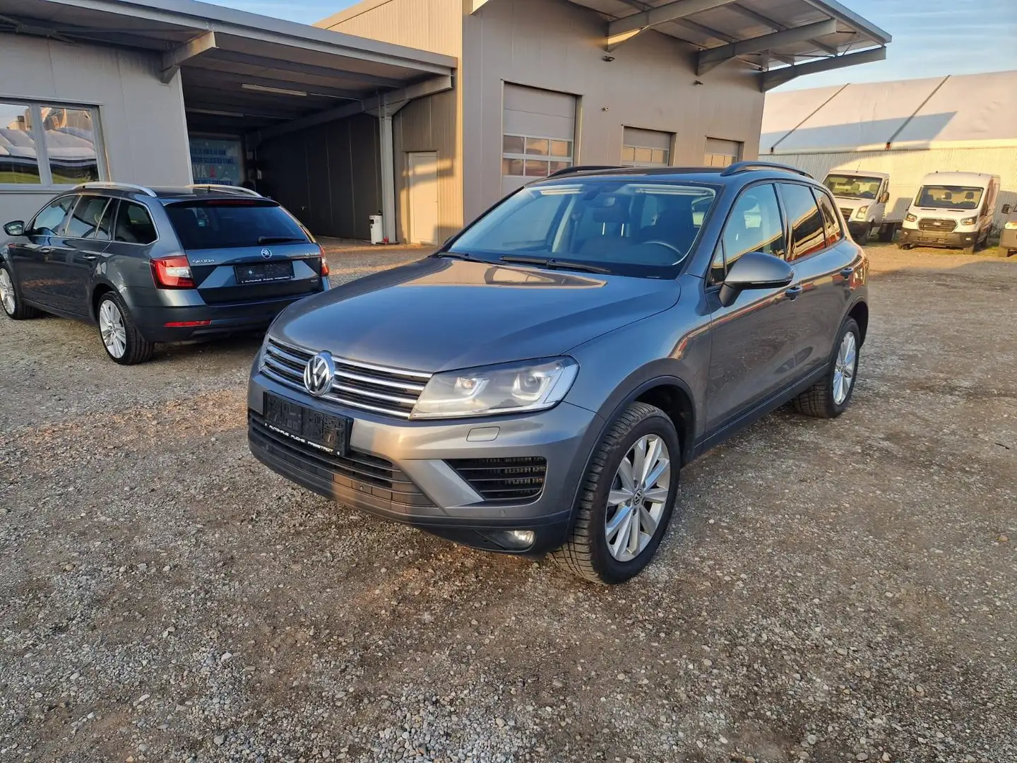 Volkswagen Touareg Touareg V6 3.0d,Trendline 4motion Grau - 1