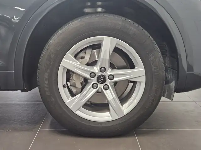 Audi Q5 view 8