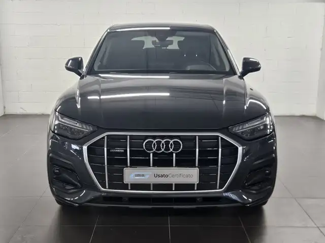 Audi Q5 view 2