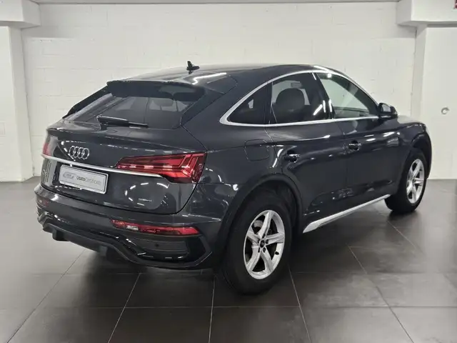 Audi Q5 view 4