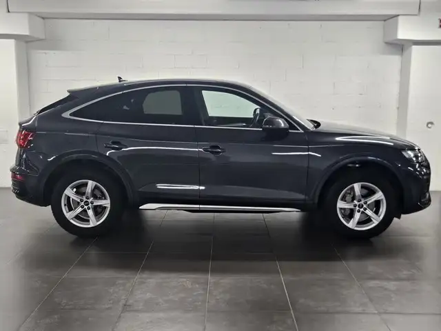 Audi Q5 view 3
