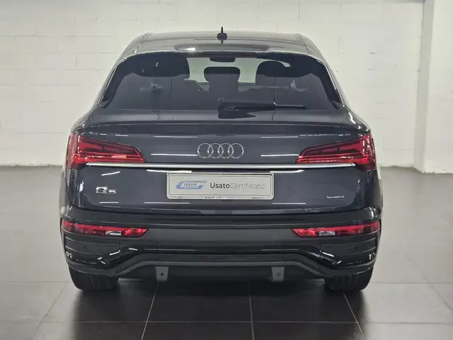 Audi Q5 view 5