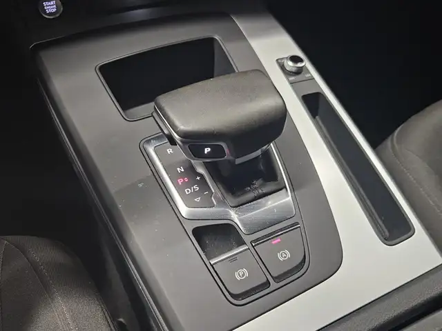 Audi Q5 view 10