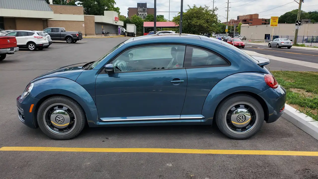 Volkswagen Beetle снимка Volkswagen Beetle