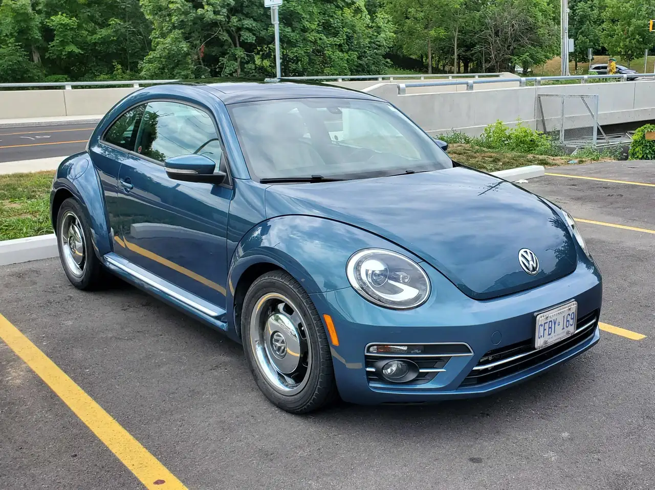 Volkswagen Beetle снимка Volkswagen Beetle