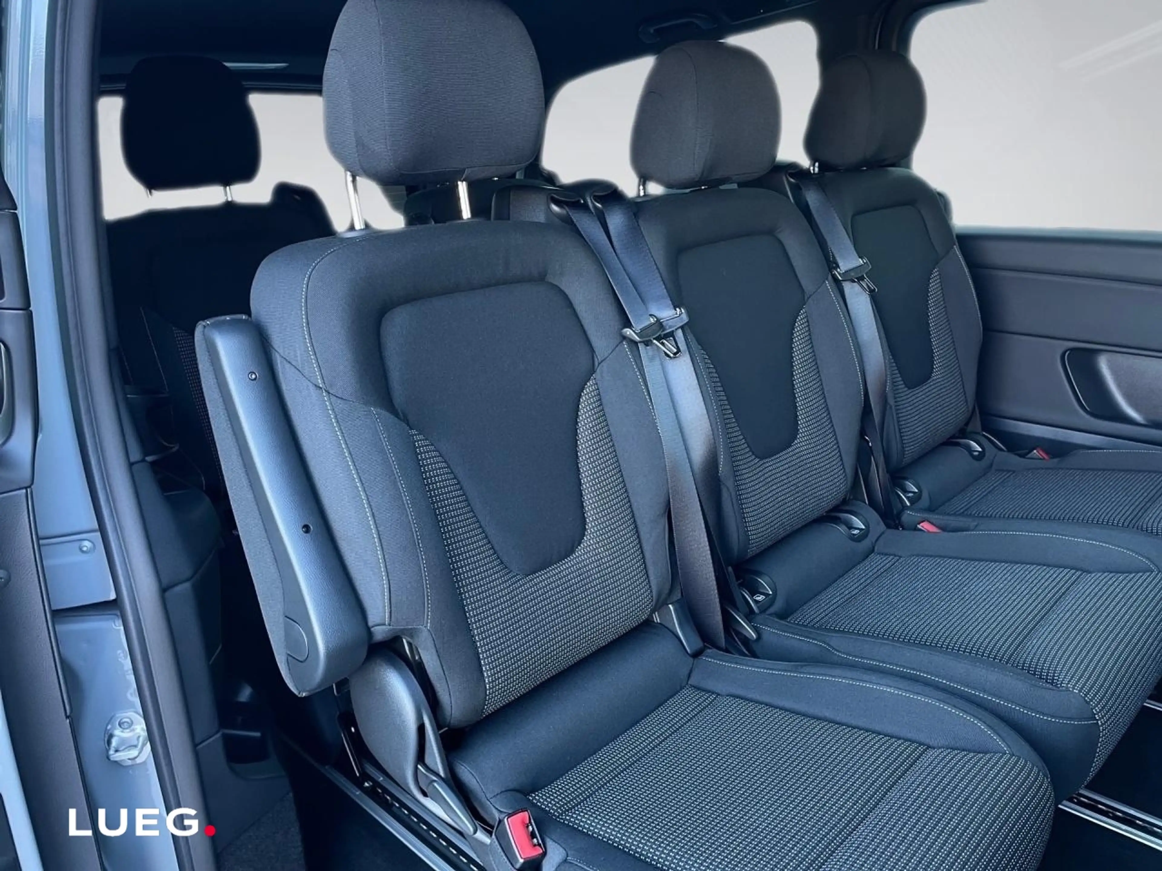 Mercedes-Benz V 300 d 4MATIC STYLE Lang Augmented Distronic LM — photo 13