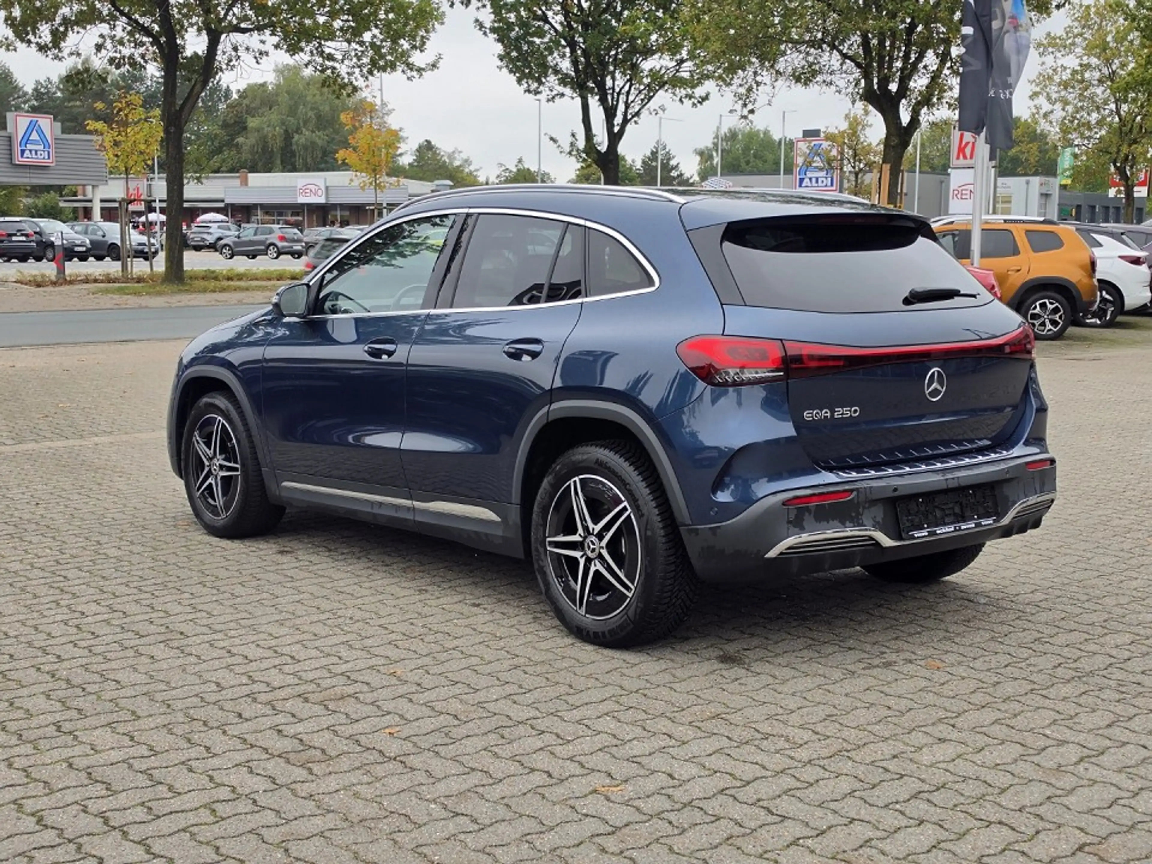 Mercedes-Benz EQA 250 AMG Line|AT|66KWH|18-Zoll — photo 2