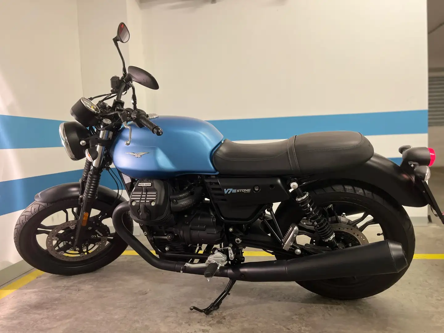 Moto Guzzi V 7 Stone Синій - 1