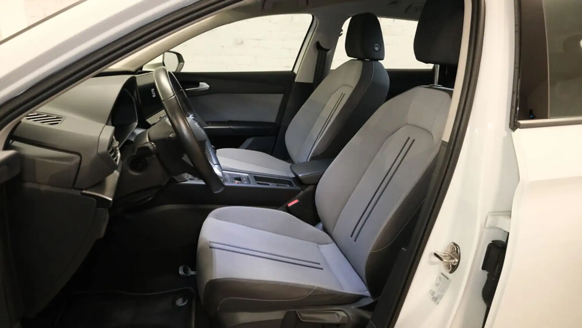 SEAT Leon Style  LED * ACC Weiß - 2