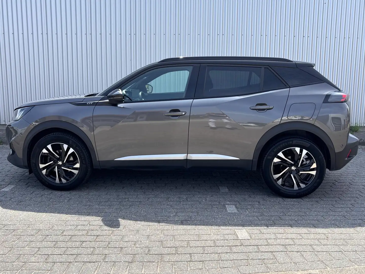 Peugeot 2008 1.2 PureTech GT | 130PK Automaat | Trekhaak | Navi Gris - 2