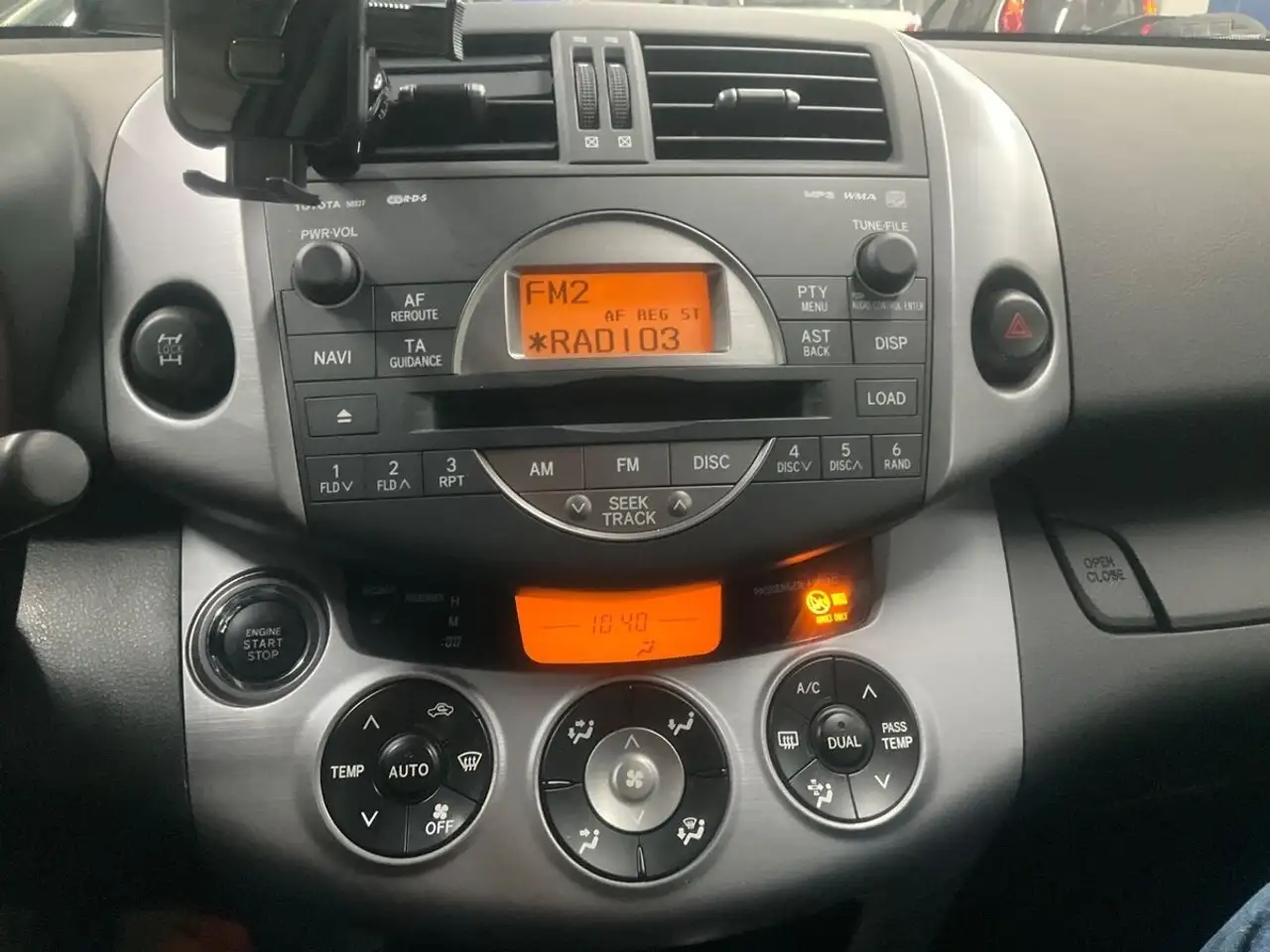 TOYOTA RAV4 2.2 D-4D - 177 CV - VOLANT EN CUIR