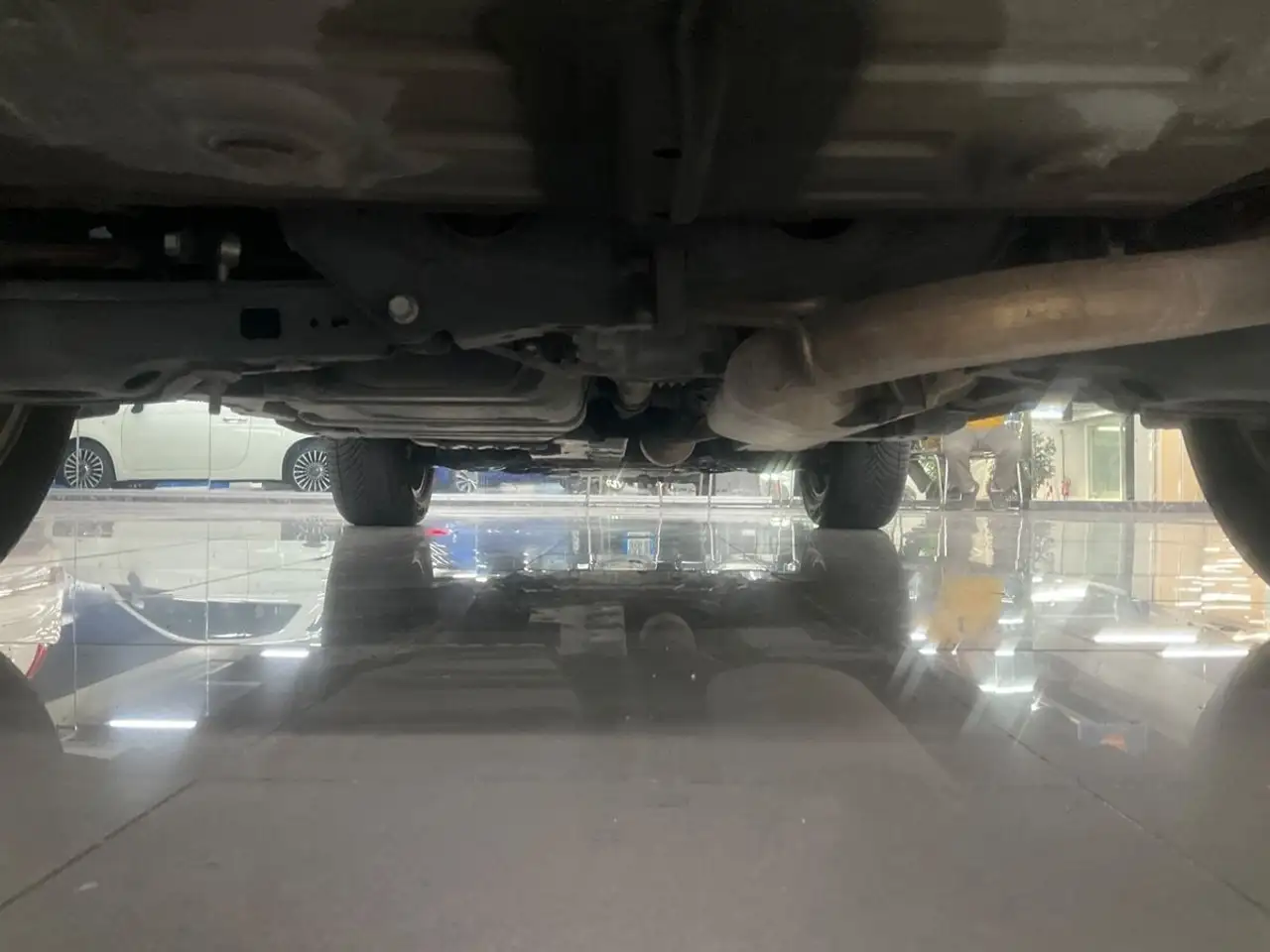 TOYOTA RAV4 2.2 D-4D - 177 CV - VOLANT EN CUIR