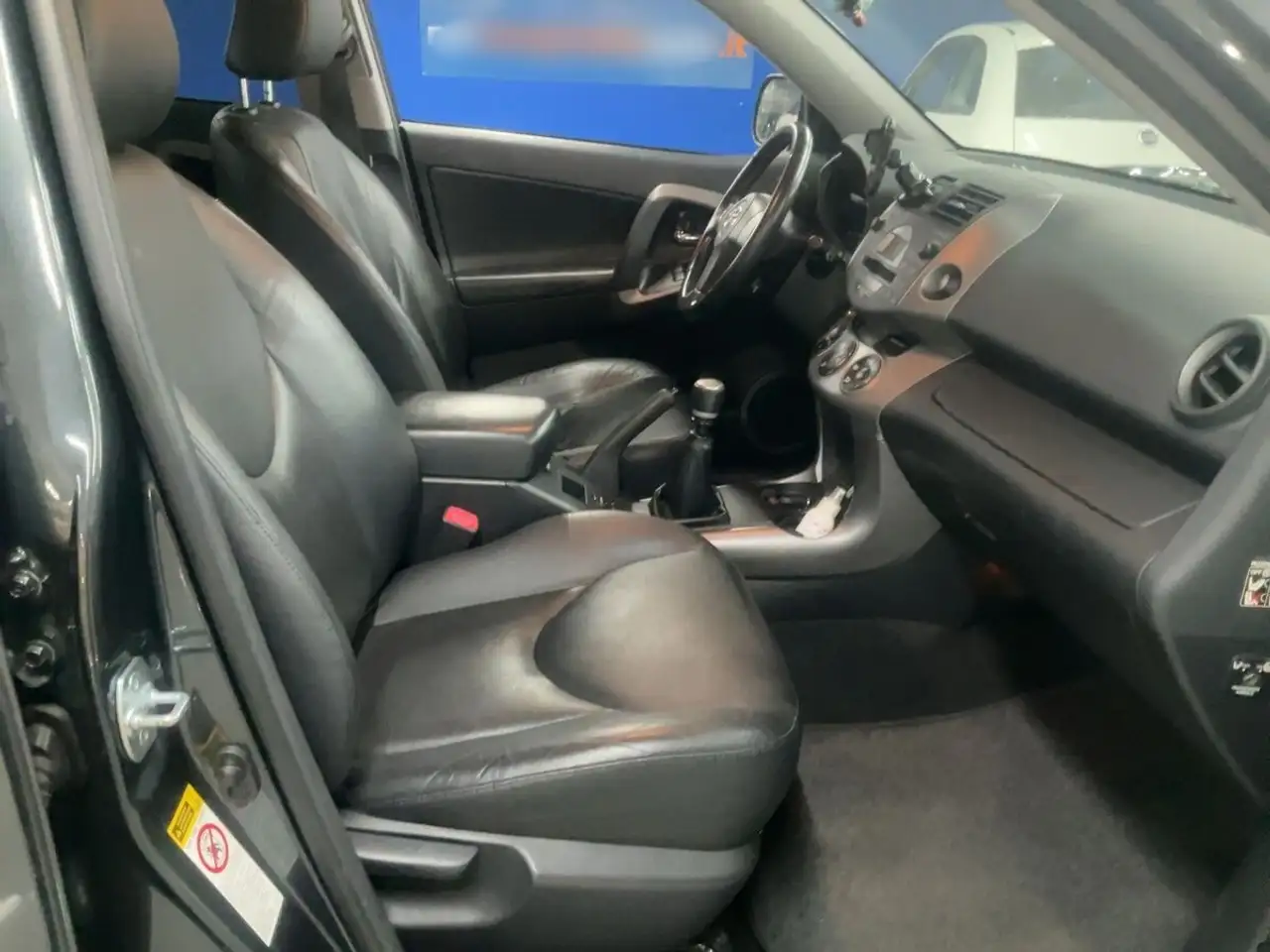 TOYOTA RAV4 2.2 D-4D - 177 CV - VOLANT EN CUIR