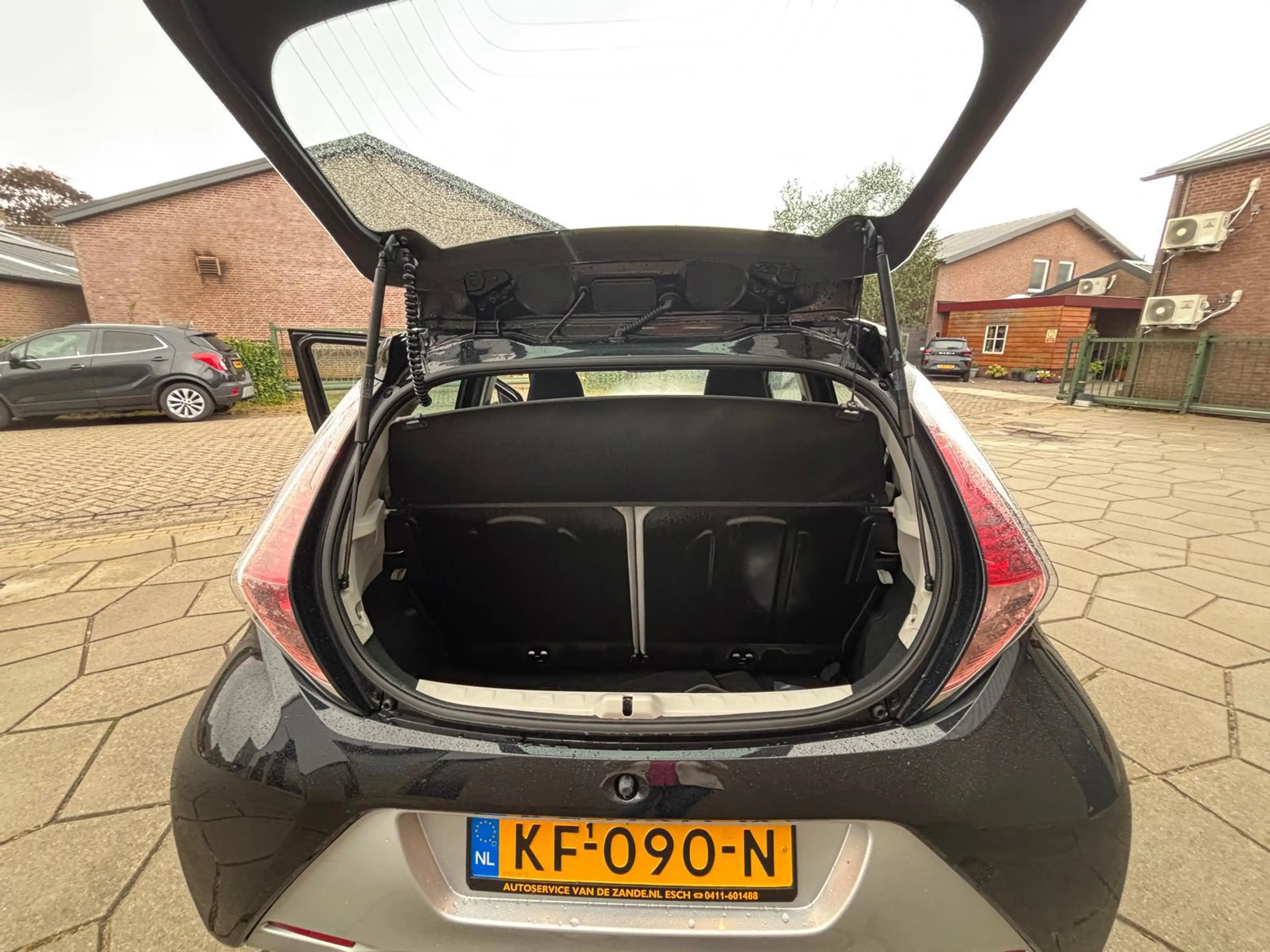 Toyota Aygo 1.0 VVT-i x-play — photo 22