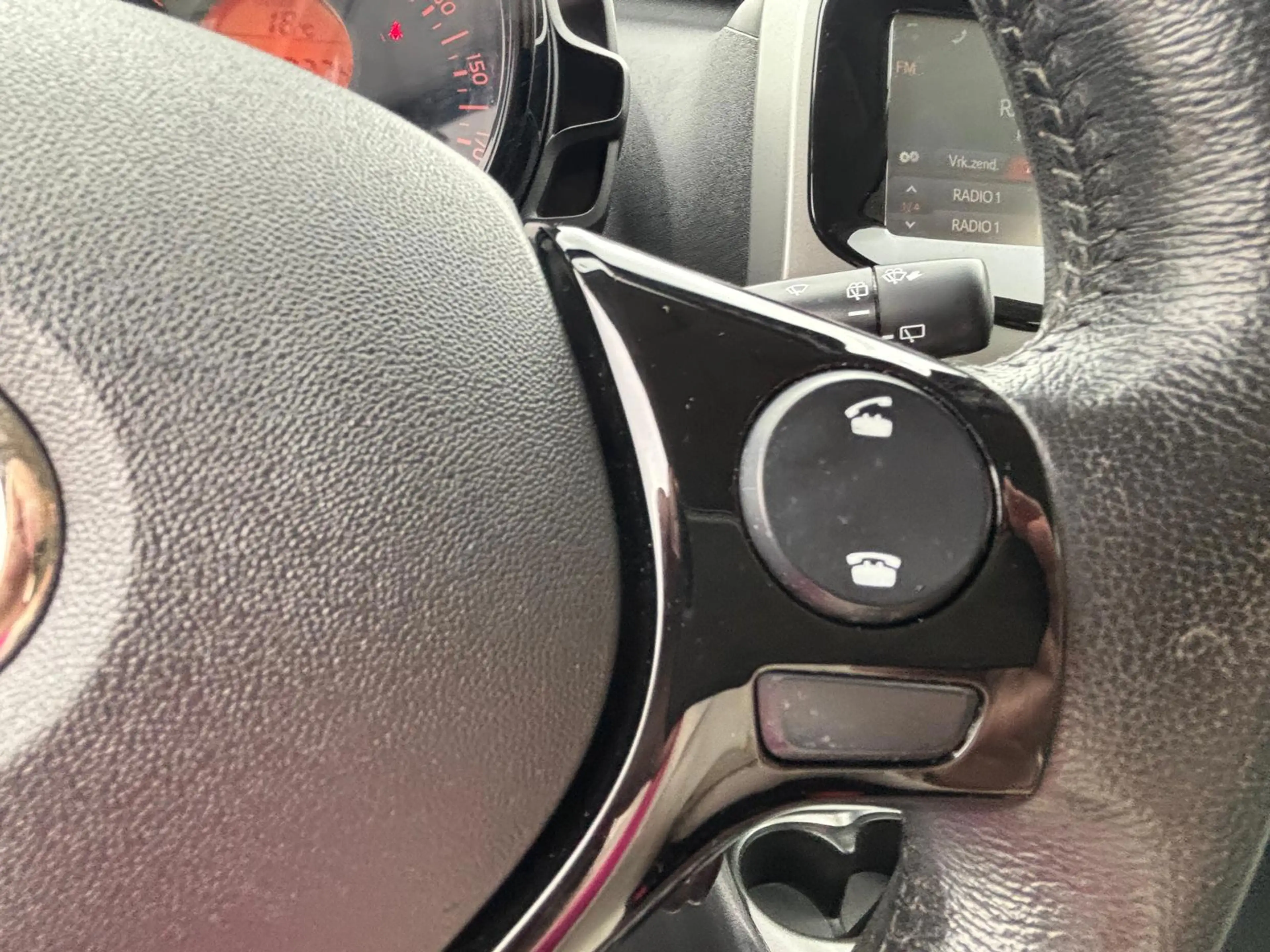 Toyota Aygo 1.0 VVT-i x-play — photo 11