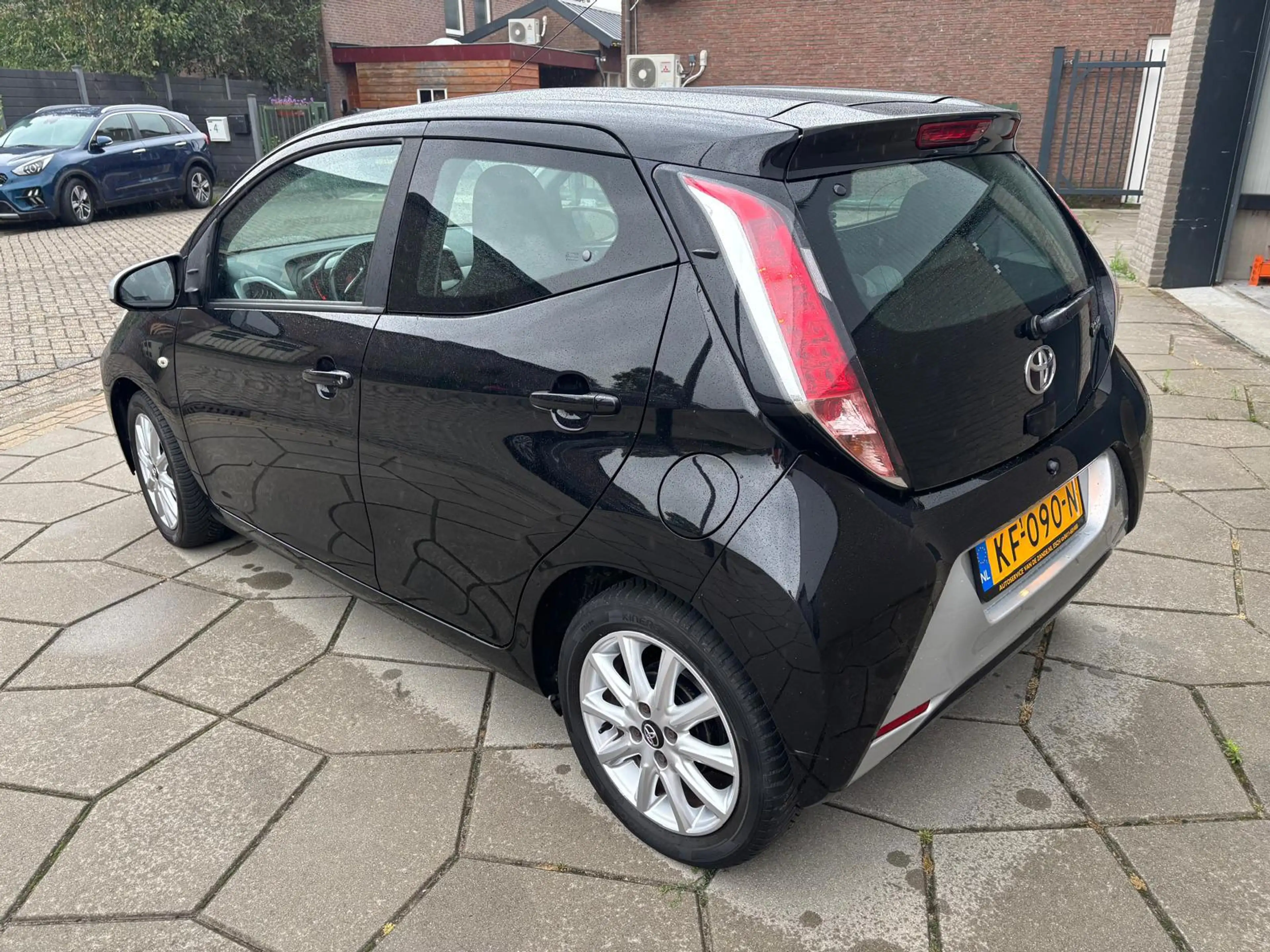 Toyota Aygo 1.0 VVT-i x-play — photo 6