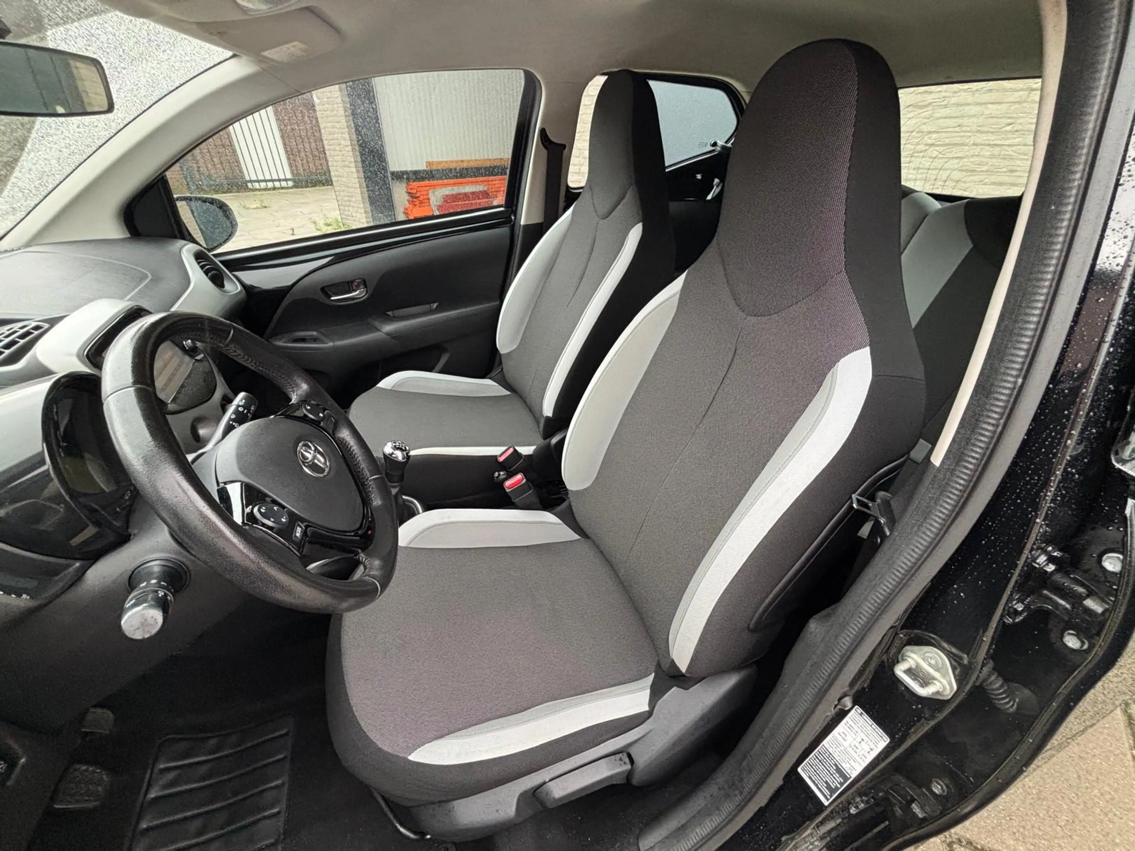 Toyota Aygo 1.0 VVT-i x-play — photo 19