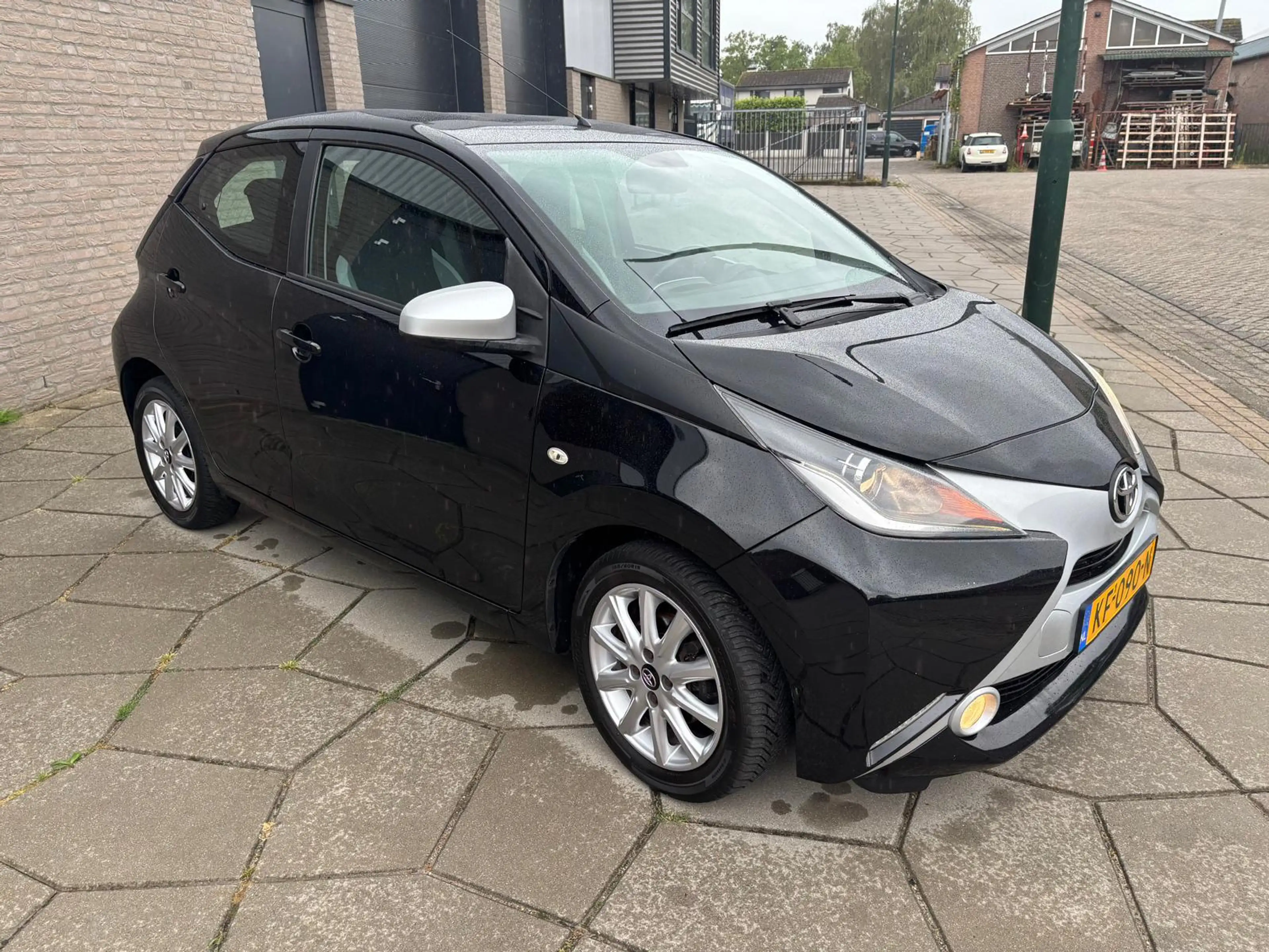 Toyota Aygo 1.0 VVT-i x-play — photo 3