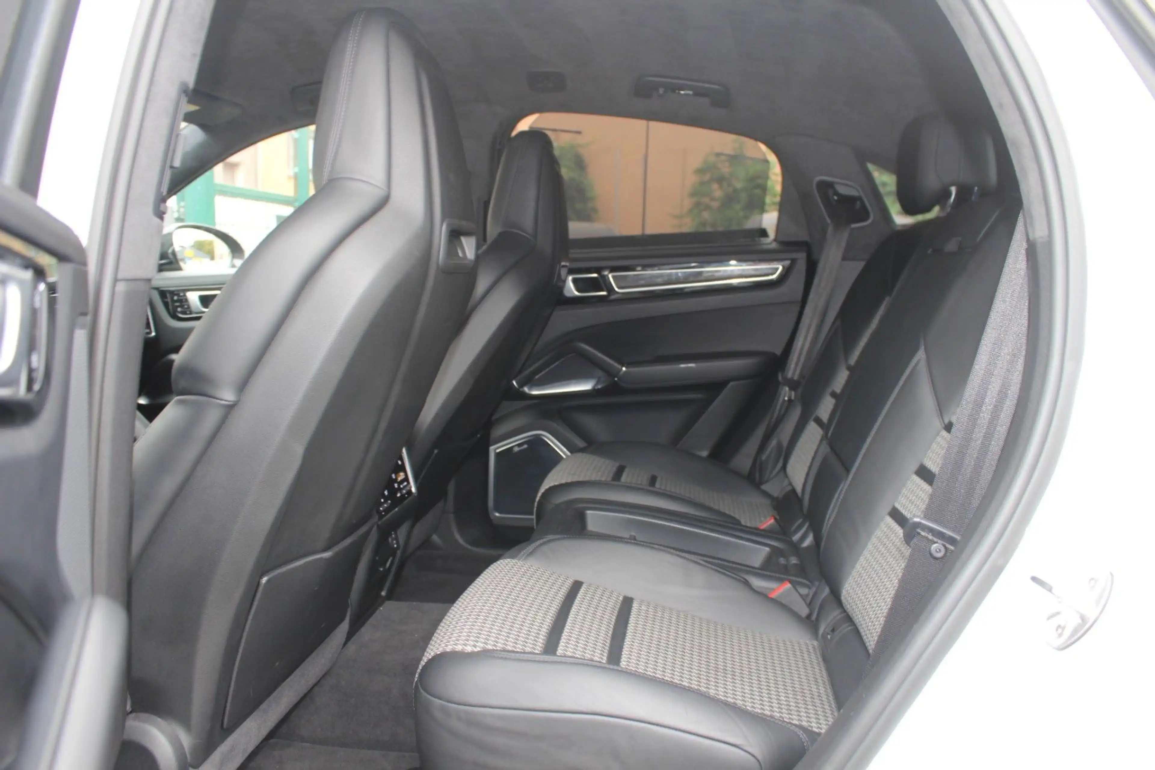 Porsche Cayenne Coupe Turbo S E-Hybrid/CARBON/2.HD/VOLL — photo 14