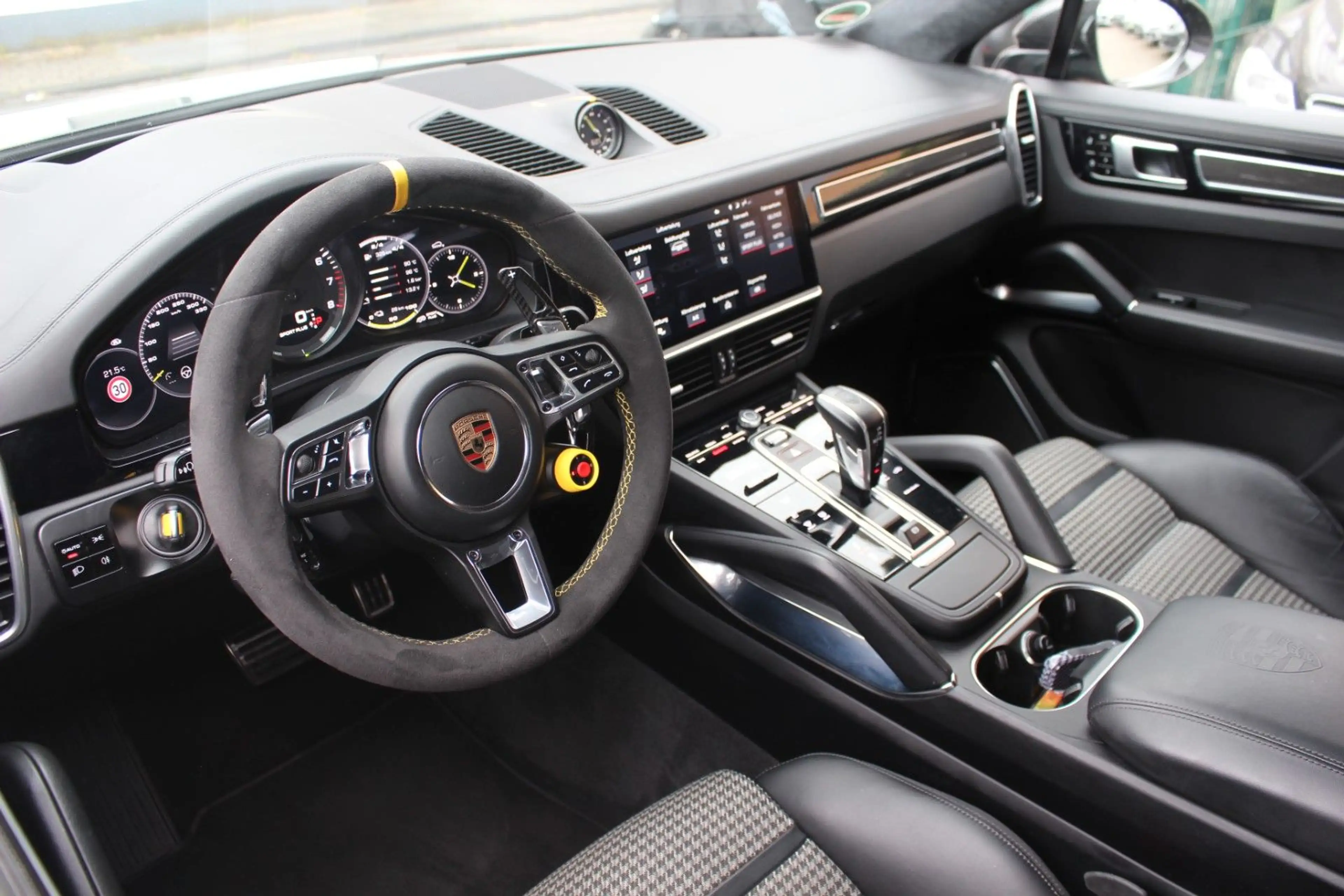 Porsche Cayenne Coupe Turbo S E-Hybrid/CARBON/2.HD/VOLL — photo 12